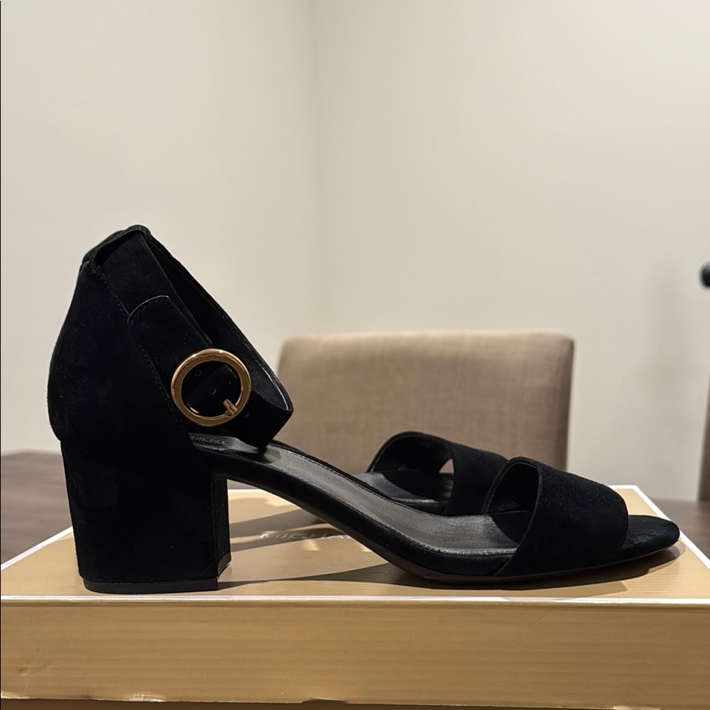Michael Kors: Black Heel